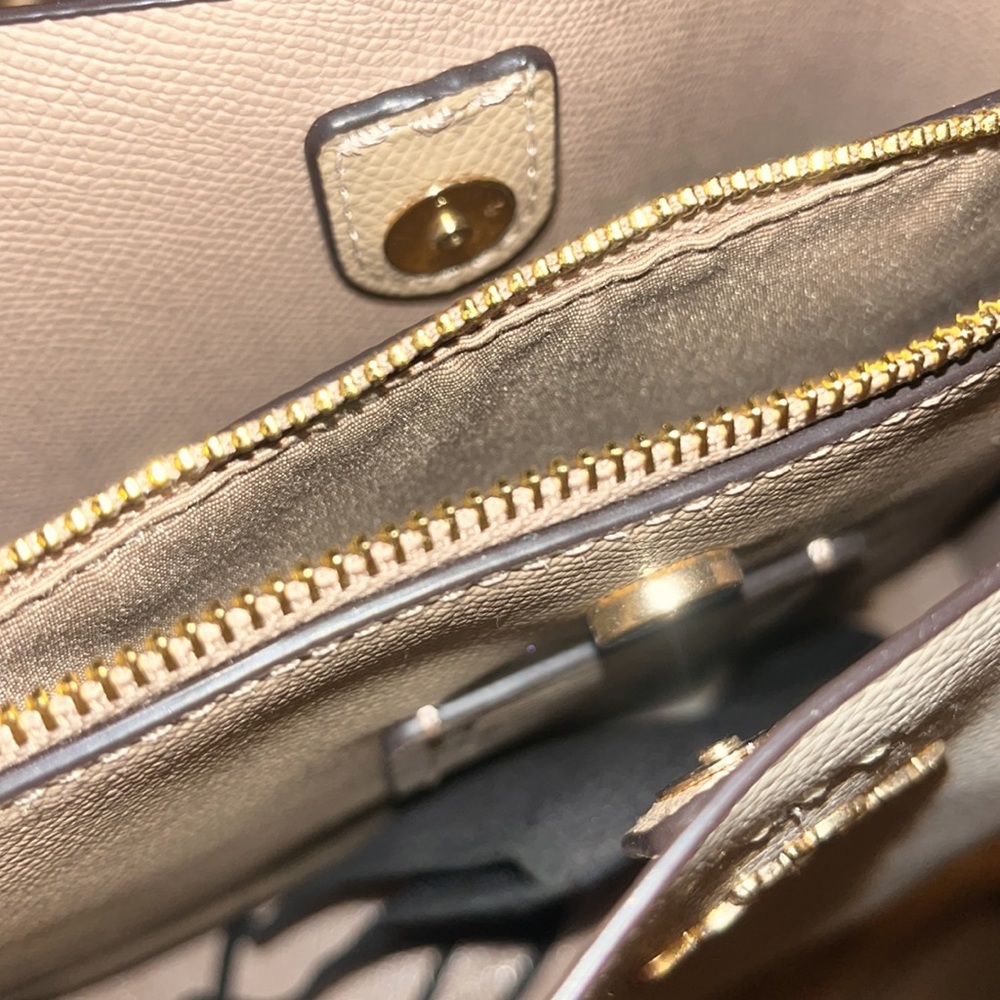 Coach crossbody - Picture 3 of 4